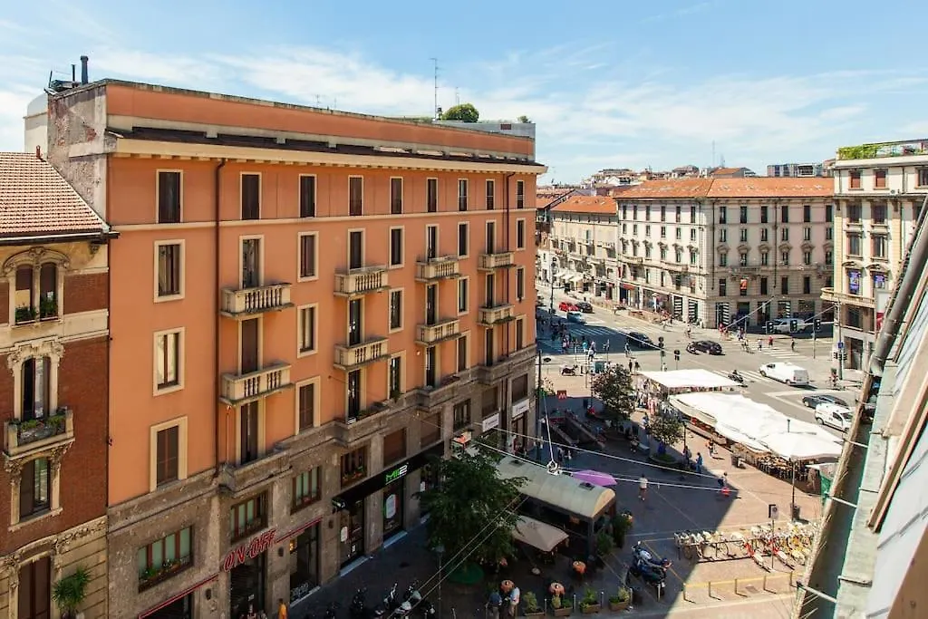Sunshine-Filled Central On Subway Milan 0*,