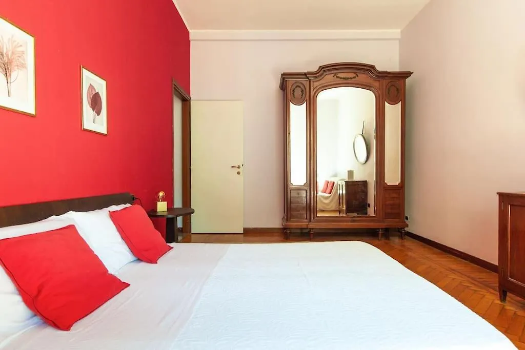 Apartment Sunshine-Filled Central On Subway Milan