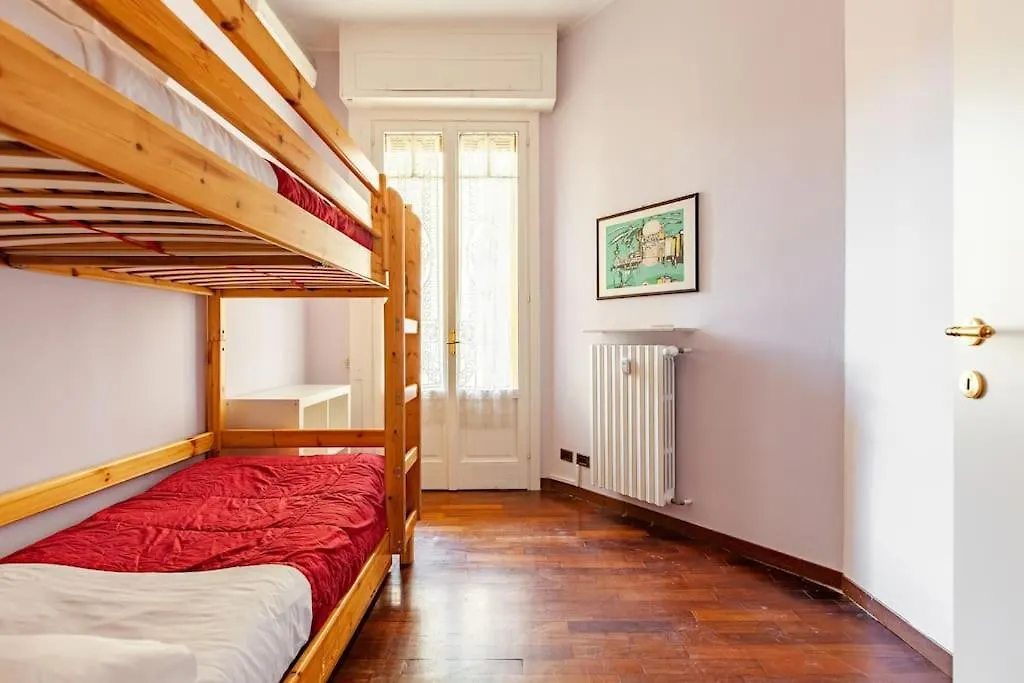 Apartment Sunshine-Filled Central On Subway Milan Italy