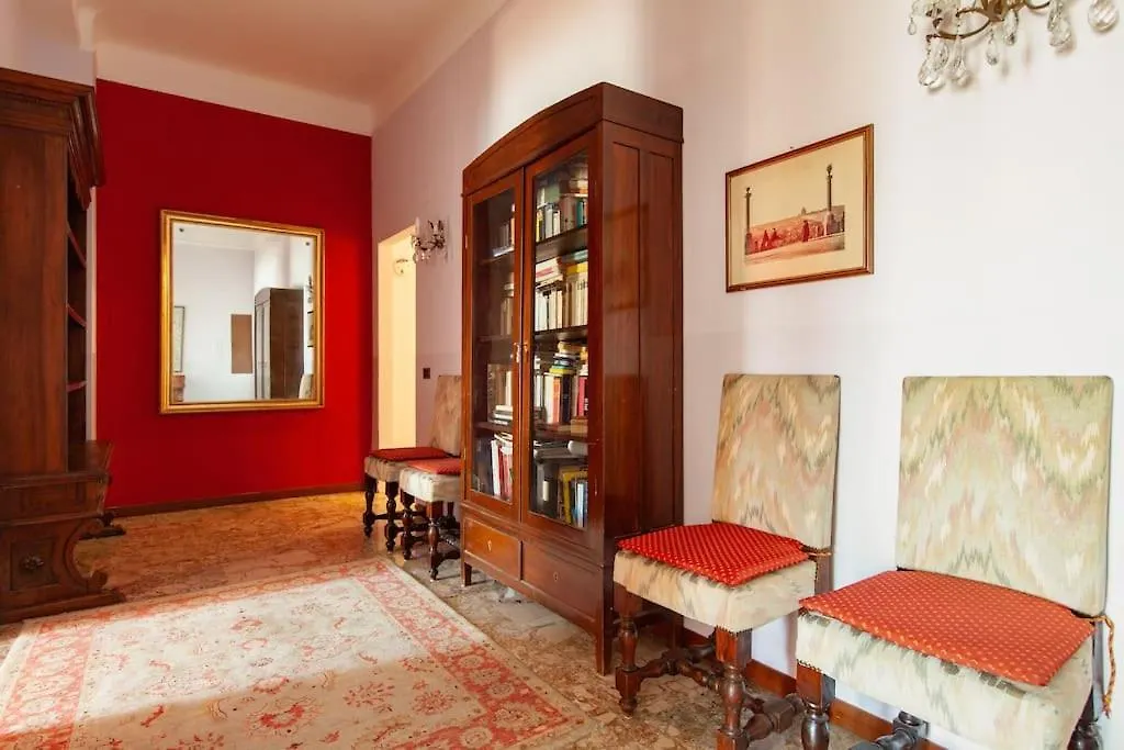 Apartment Sunshine-Filled Central On Subway Milan