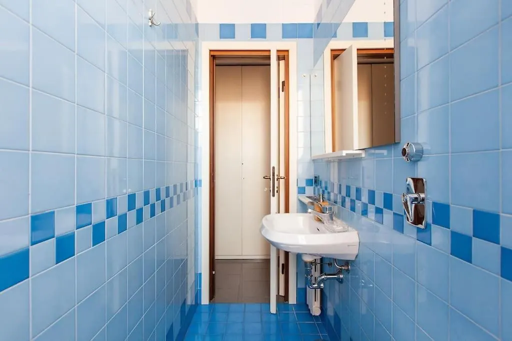 Apartment Sunshine-Filled Central On Subway Milan