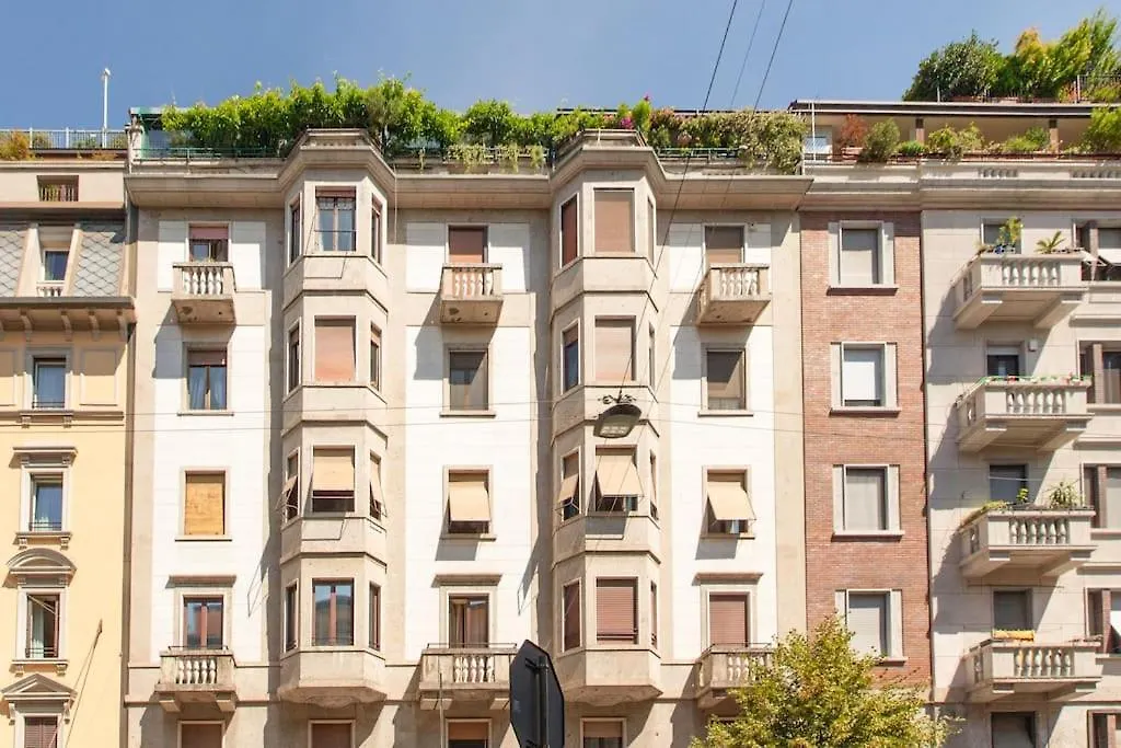 Sunshine-Filled Central On Subway Milan