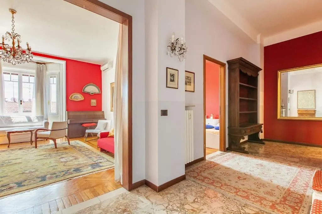 Apartment Sunshine-Filled Central On Subway Milan