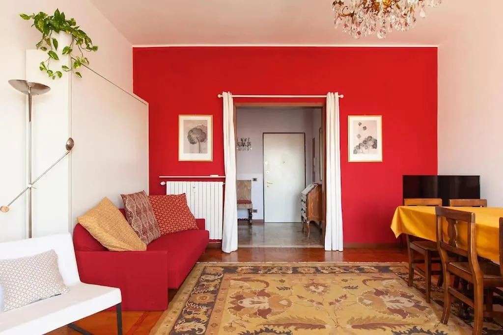 Apartment Sunshine-Filled Central On Subway Milan Italy